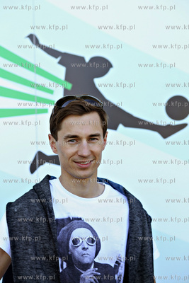 Skoczek narciarski Kamil Stoch spotkał sie na boisku...