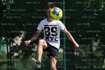 Gdansk Zaspa. Pilkarski turniej dzikich druzyn Do przerwy...