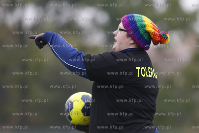 Gdansk Zaspa. Pilkarski turniej dzikich druzyn Do przerwy...
