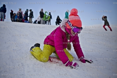 Saneczkarze opanowali górkę w Parku Ronalda Reagana....
