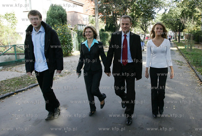 Wybory prezydenckie. Sopot. Rodzina Tuskow wraca po...