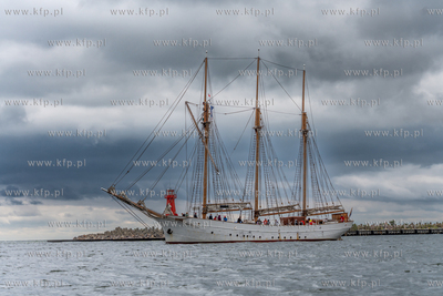 Zlot żaglowców Baltic Sail w Gdańsku. Parada jedostek...