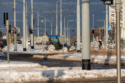 Zima w Gdańsku. Morena. Pług odśnieżający chodniki....