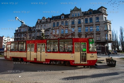 Gdańsk, Dolne Miasto, ul. Wróbla. Nz. Zabytkowy tramwaj...