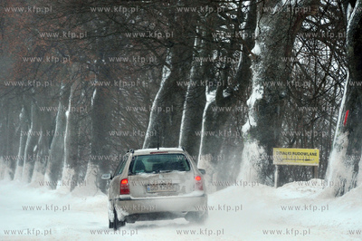 Droga krajowa nr 221 Koscierzyna-Gdansk podczas obfitych...