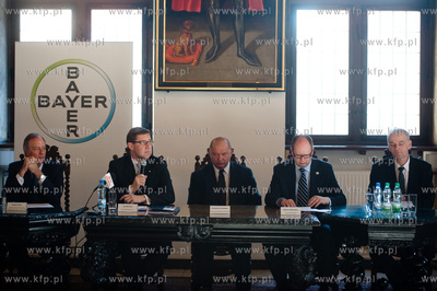 Gdansk. Ratusz Glownego Miasta. Konferencja prezentujaca...