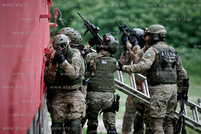Gdansk. Gimnazjum nr 29 na Suchaninie. Pokazy Gdanskiej...