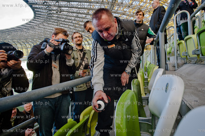 Gdansk. Stadion PGE Arena. Symboliczne ukonczenie malowania...