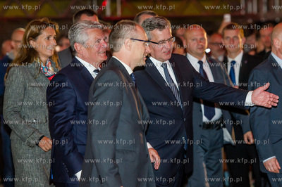 Gdansk. Byly zbiornik gazowy na terenie Polskiej Spolki...