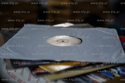 Gdansk. Kawiarnia Fusy i Mietusy. Tysiace Winyli na...