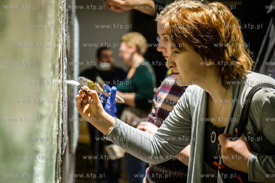 Gdansk. Klub Zak. Malarski performance Mikolaja Harmozy...