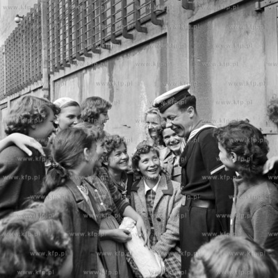 Powrót marynarzy z rejsu w porcie gdyńskim. ( lata60...