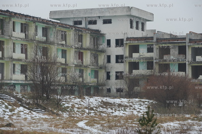 Nadole nad Jeziorem Zarnowieckim. Ruiny ogromnego Hotelu...