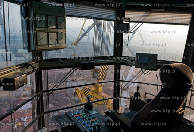 Stocznia Gdynia S.A.  Nz wnetrze operatora suwnicy.
07.02.2009
fot....