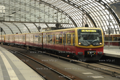 Dworzec Glowny - w Berlnie (Berlin Hauptbahnhof). Do...
