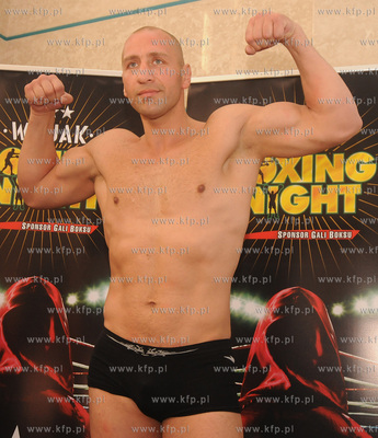 Urzad Miasta Gdyni. Konferencja prasowa i wazenie zawodnikow...