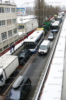 Utrudnienia na zjezdzie z estakady na ulice Hutnicza...