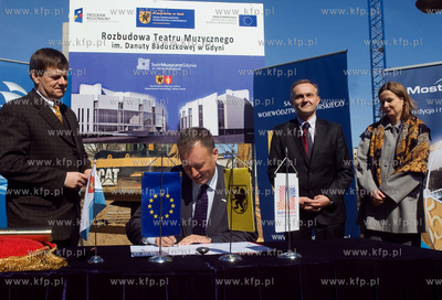 Uroczystosc podpisania i wmurowania aktu erekcyjnego...