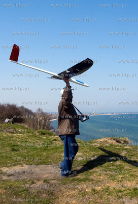 Trojmiejscy mlosnicy szybowcow  sterowanych radiem...