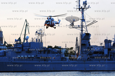 Gdynia. Pokaz ratownictwa morskiego w wykonaniu załogi...