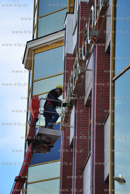Gdansk. Zdjecie szyldu z budynku Artus Park przy ul...