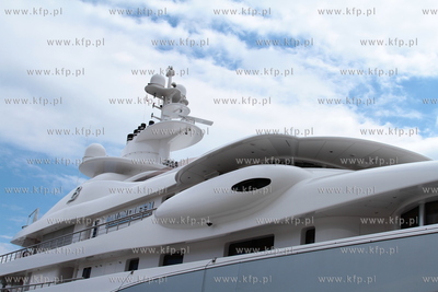 W gdanskim porcie, przy nabrzezu Obroncow Westerplatte,...