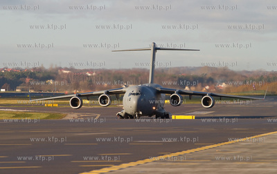 Na gdanskim lotnisku wyladowal Boeing C 17 Globemaster...
