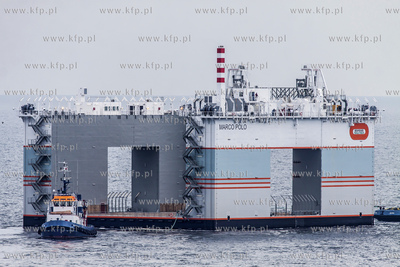 Pływający dok do produkcji kesonów został wyholowany...