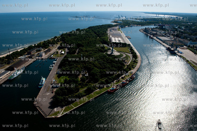 Westerplatte, oraz wejscie do Portu Gdansk, widziane...