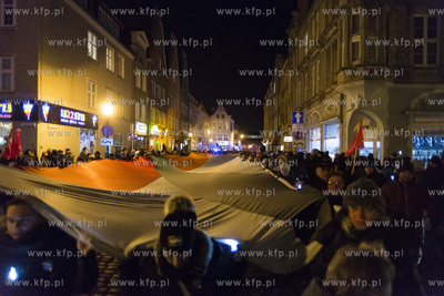 Gdańsk. Przemarsz konduktu żałobnego z trumną zamordowanego...