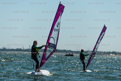 Plaza w Sopocie, przy Sopockim Klubie Zeglarskim. Briefing...