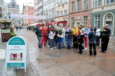 Grupa polskich dzieci z Bialorusi zwiedzala gdanska...