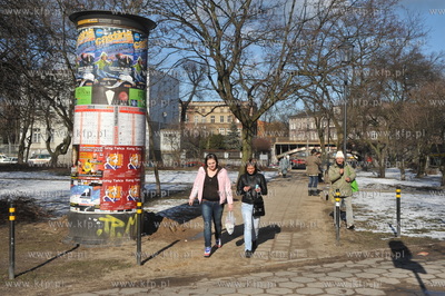 Gdansk Wrzeszcz sciezka przez skwer pomiedzy ul. Ksiedza...