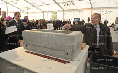 Uroczystosc wmurowania kamienia wegielnego pod budowe...