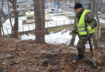 Poszukiwania przez firme Explosive niewybuchow i niewypalow...