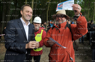Wyburzanie Mostku Weisera Dawidka na gdanskiej Strzyzy....