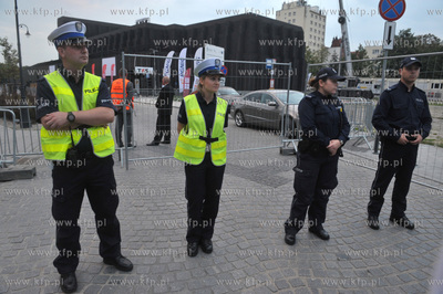 Otwarcie Teatru Szekspirowskiego w Gdansku. Po ogloszeniu...