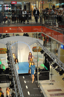 Pokaz mody w centrum handlowym Galeria Bałtycka w...
