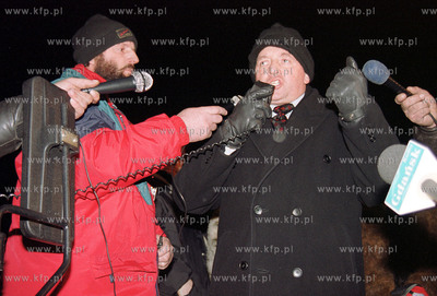 Andrzej Lepper odwiedzajacy protestujacych rolnikow...