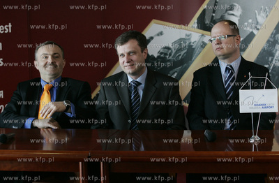 Rebiechowo. Lotnisko im. Lecha Walesy. Przyjecie deklaracji...