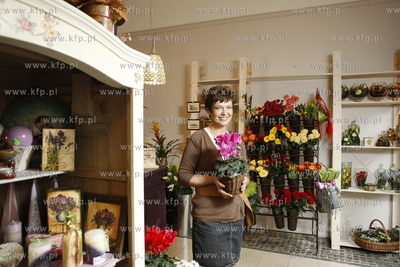 Magda Masny w swojej kwiaciarni Rosamelia w Sopocie.
03.11.2010
fot....