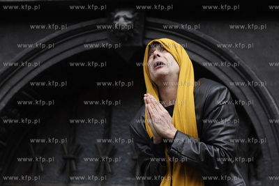 Gdansk. Ul. Dlugi Targ. Happening Pierwszy Zjazd Hamletów...