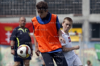 Gdansk Zaspa. Pilkarski turniej dzikich druzyn Do przerwy...