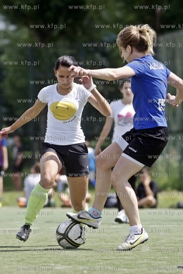 Gdansk Zaspa. Pilkarski turniej dzikich druzyn Do przerwy...