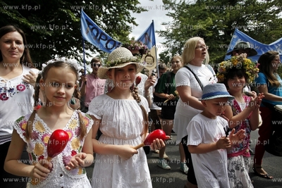 Gdansk. Sobotkowe Swieto Jaskowej Doliny. Nz. uroczysta...