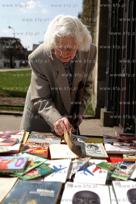 Gdańsk Oliwa. Wymiana książek wśród mieszkańców...