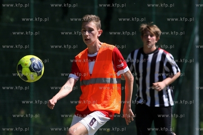 Gdansk Zaspa. Pilkarski turniej dzikich druzyn Do przerwy...