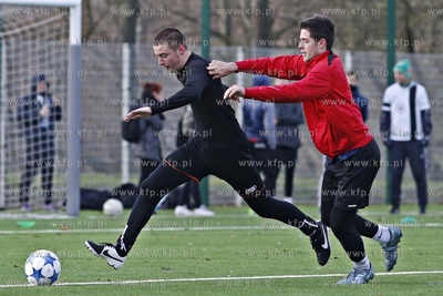 Gdansk Zaspa. Pilkarski turniej dzikich druzyn Do przerwy...