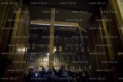 Gdańsk. Misterium Nocne. Uczestnicy misterium przy...
