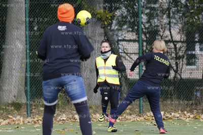 Gdansk Zaspa. Pilkarski turniej dzikich druzyn Do przerwy...
